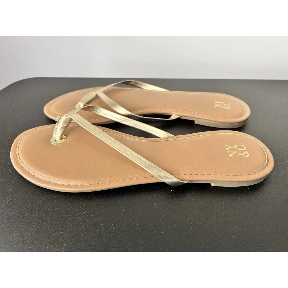Women’s Size 9 Gold Flip-Flop Sandal Thong Flat New York And Co  ￼